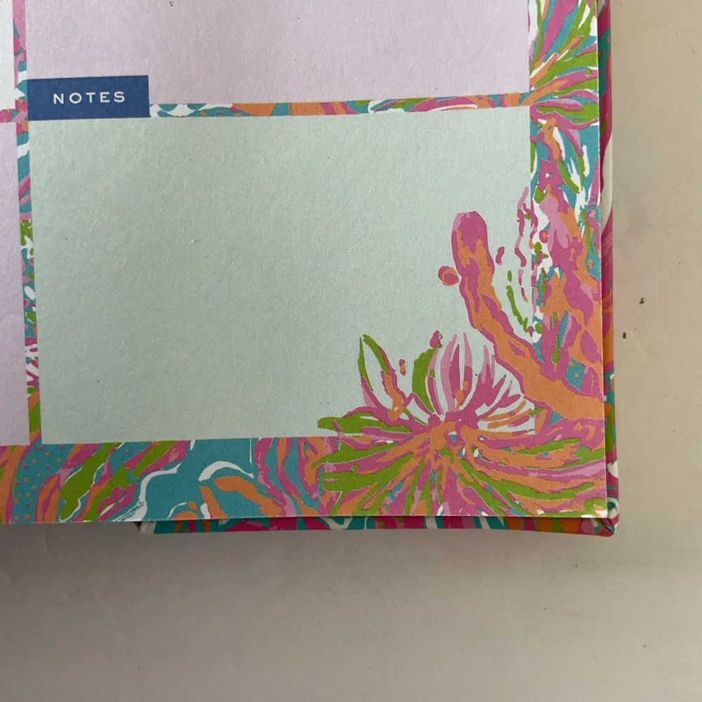 Lilly Pulitzer Weekly Desk Pad in Totally Blossom Print. NWOT